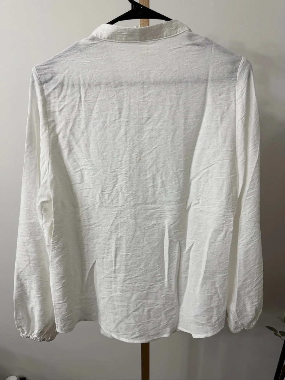 HALARA White Lightweight Collared Blouse - Picture 4 of 9